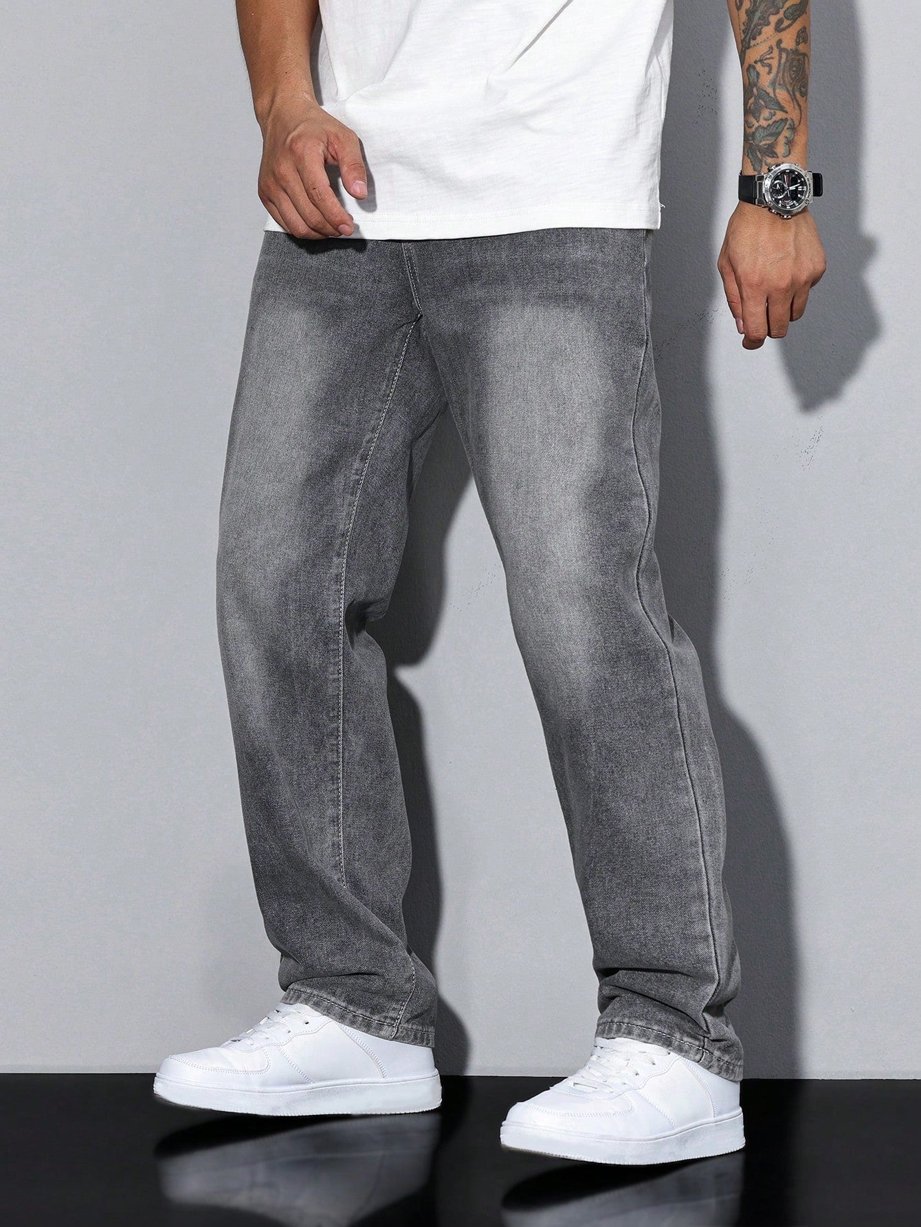 Men's Casual Denim Jeans with Zip Fly and Five Pockets