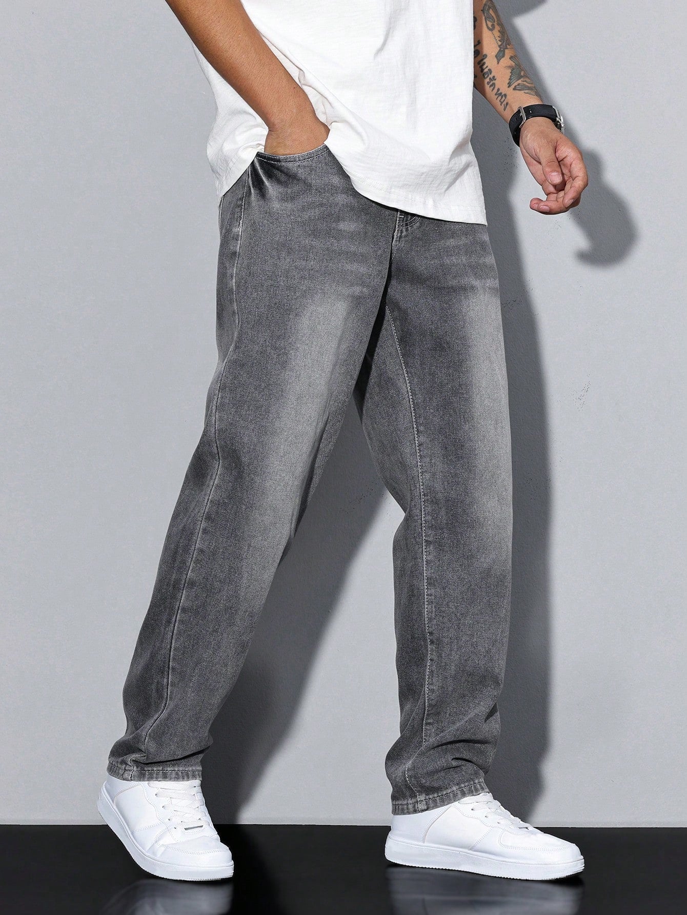 Men's Casual Denim Jeans with Zip Fly and Five Pockets