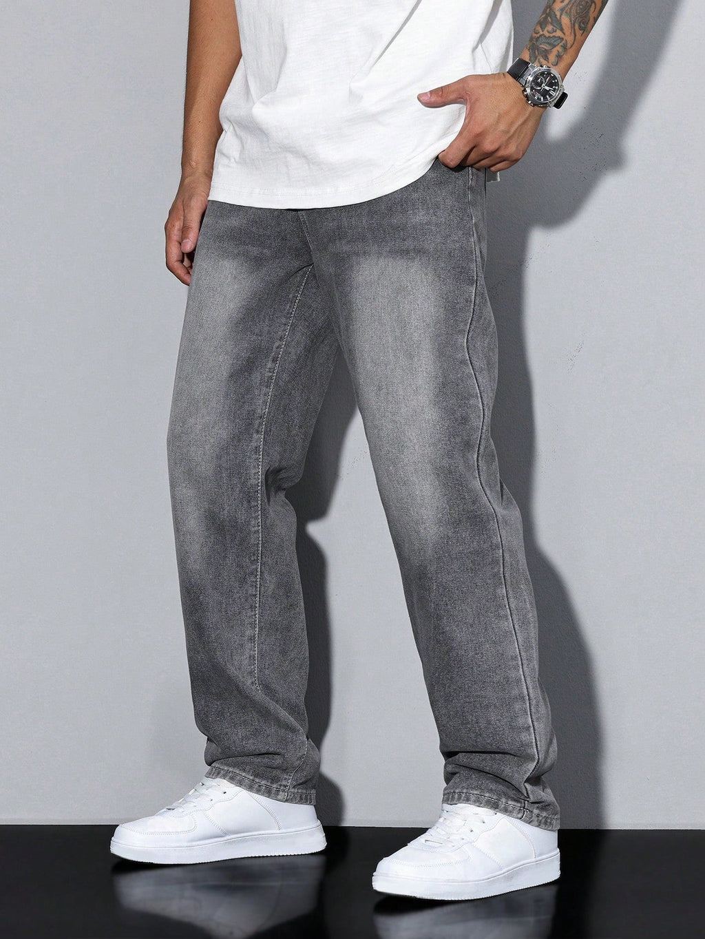 Men's Casual Denim Jeans with Zip Fly and Five Pockets