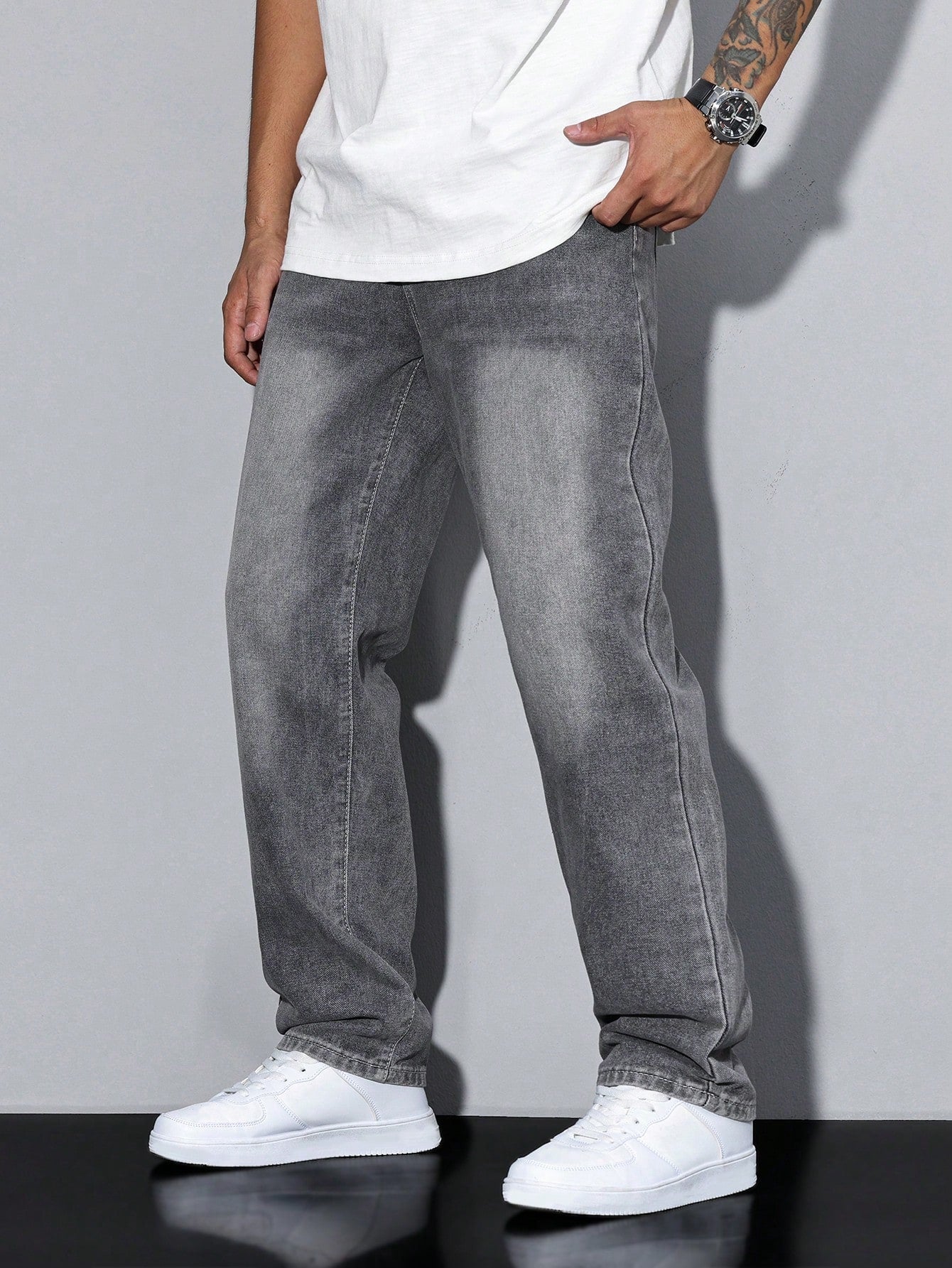 Men's Casual Denim Jeans with Zip Fly and Five Pockets